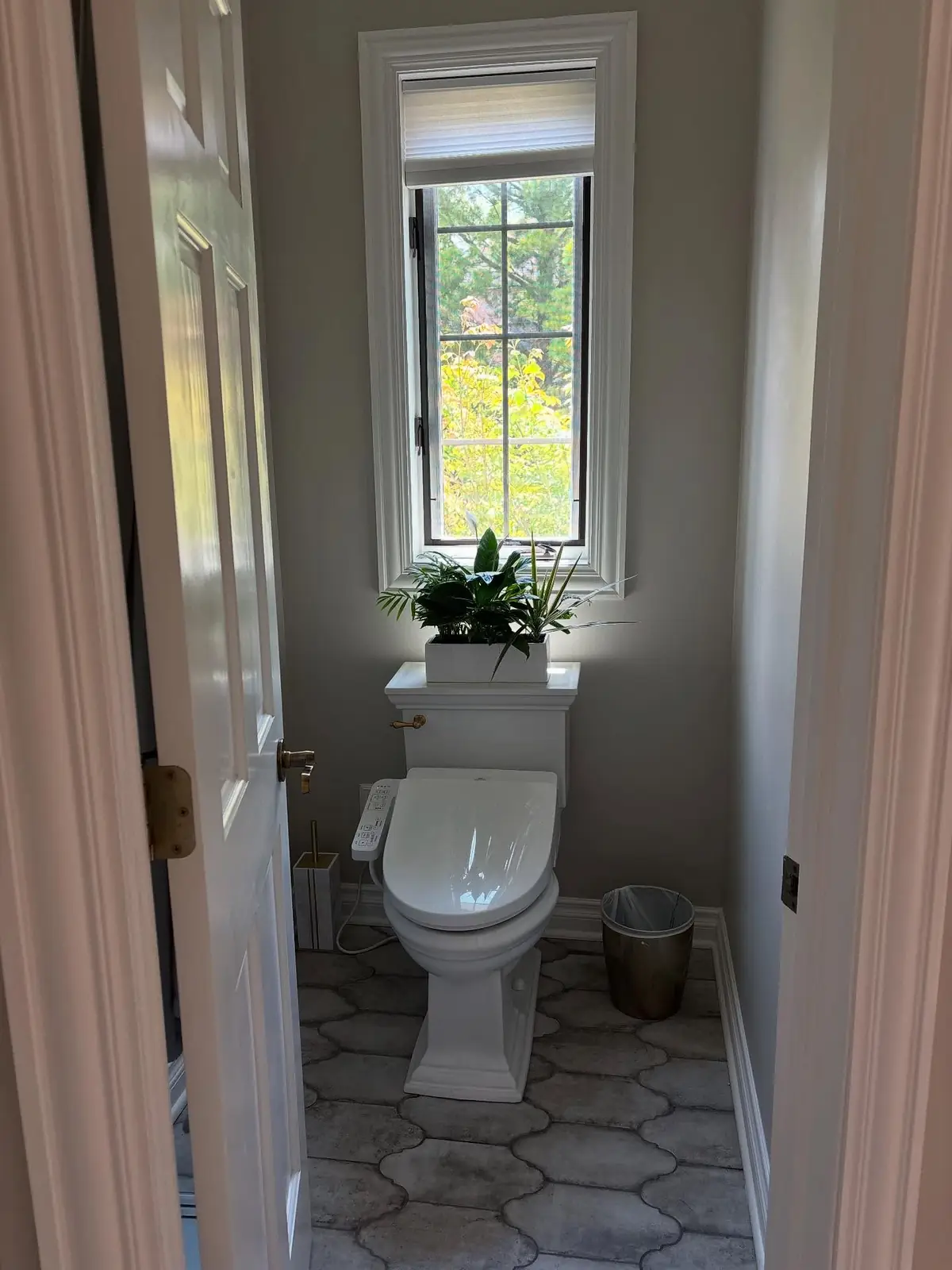 Water closet with hex tile